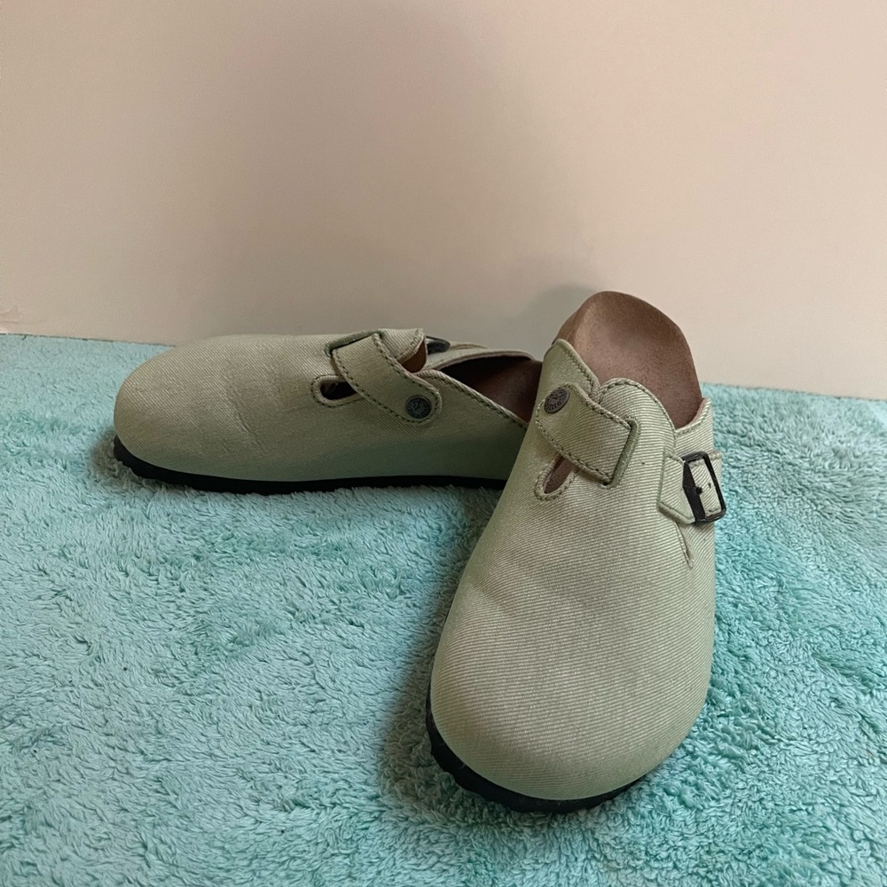 Womens Birkenstock Mint Green Slip On Clogs / Size 10